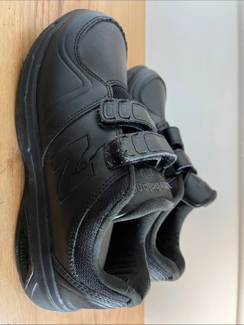 New Balance Kids Black Velcro 813 Sneakers